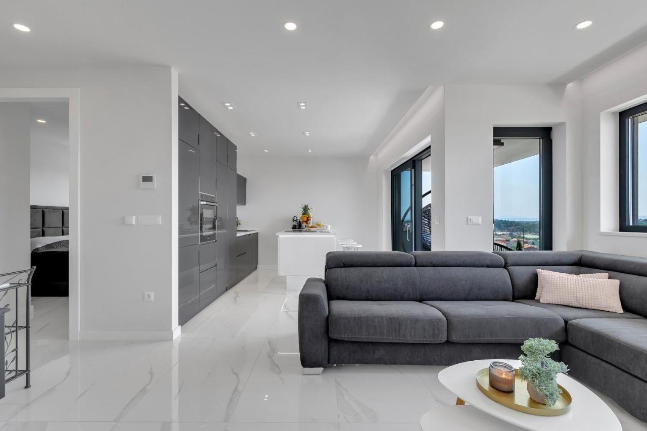 Luxury Seaview Apartment Dzenan Makarska Buitenkant foto
